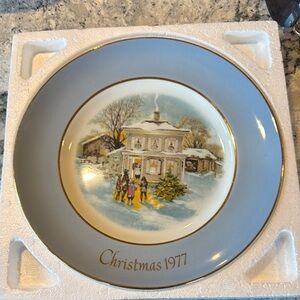 Avon Christmas 1977 Decorative Plate - Blue and Gold